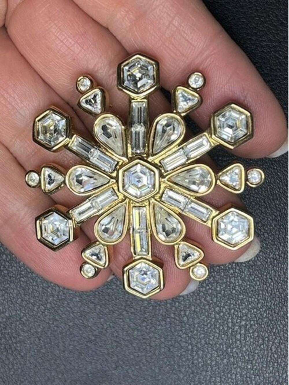 B7537 Swarovski Crystal Snowflake Brooch 2" Gold Tone Swan signed